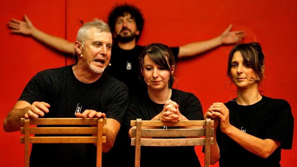 Fantasia e risate con lo spettacolo degli 8mani