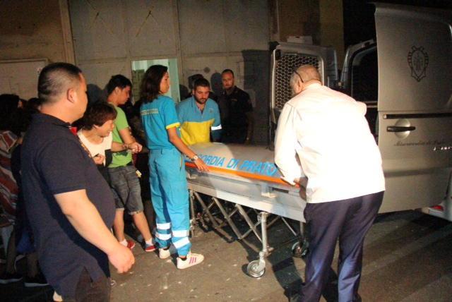 La rimozione della salma dell'elettricista morto in via Tofani (foto Batavia)