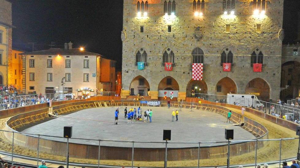 Il programma: i corteggi storici, la messa e alle 21,30 la gara