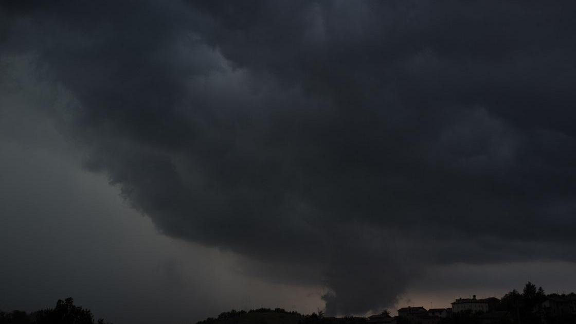 Emergenza maltempo, grandine e nubifragi in montagna con molti allagamenti