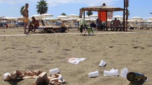 «Troppi incivili»: il turista se ne va