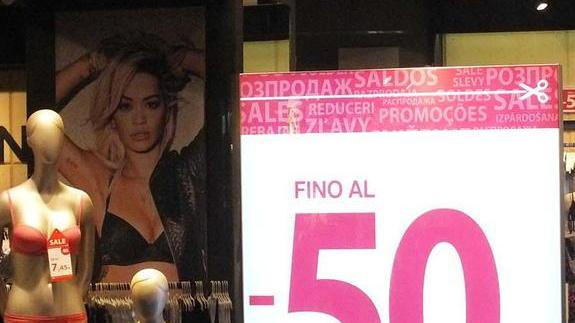 I saldi non decollano Tanto invenduto tranne che agli outlet