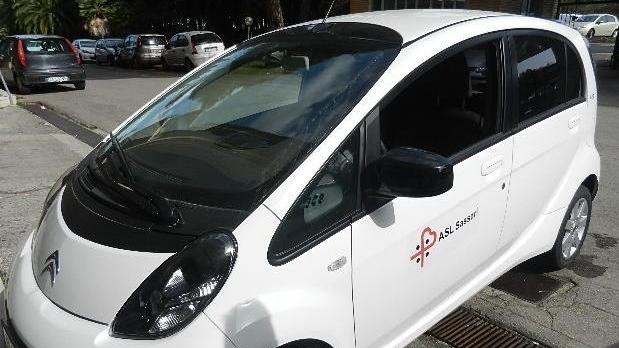 Mancano le colonnine: in Sardegna l’auto elettrica non sfonda 