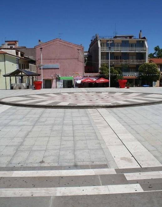 Macomer, il degrado di piazza Caduti «È in abbandono» 