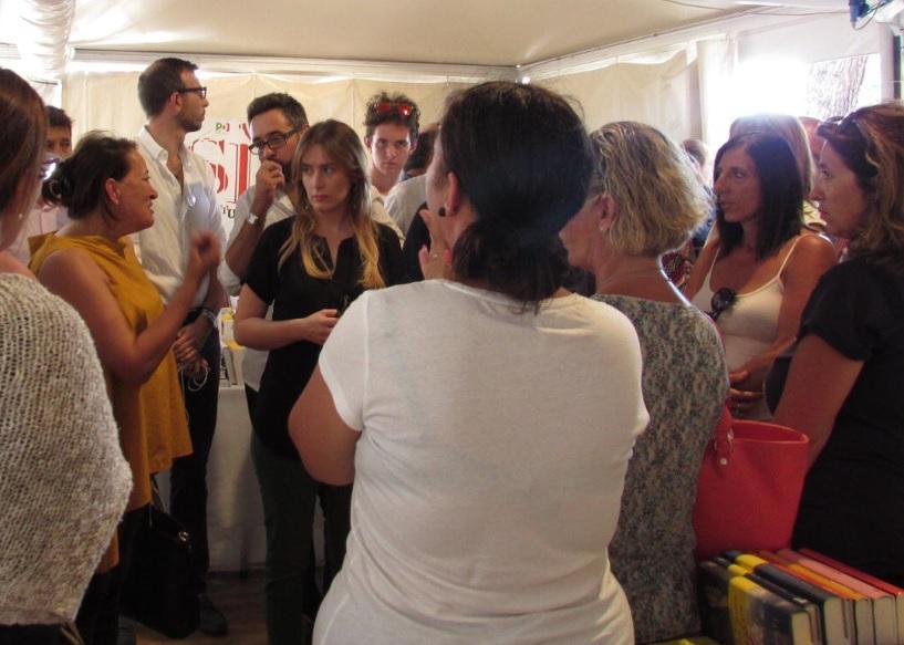 La ministra Maria Elena Boschi incontro le lavoratrici licenziate dalla ditta delle pulizie al The Space (Pentafoto)
