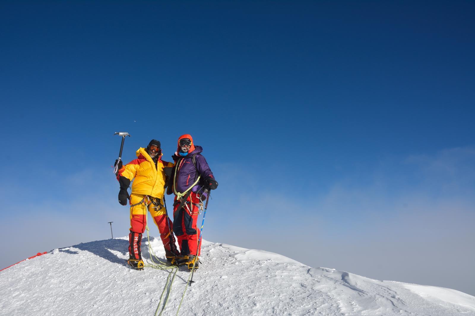 Angelo Lobina e Riccardo Consigliere sulla vetta dell'Alaska