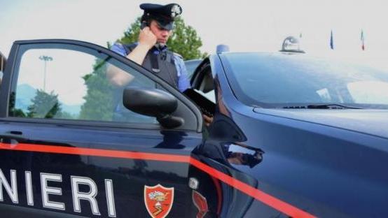 Rubano merce da Calzedonia, arrestati