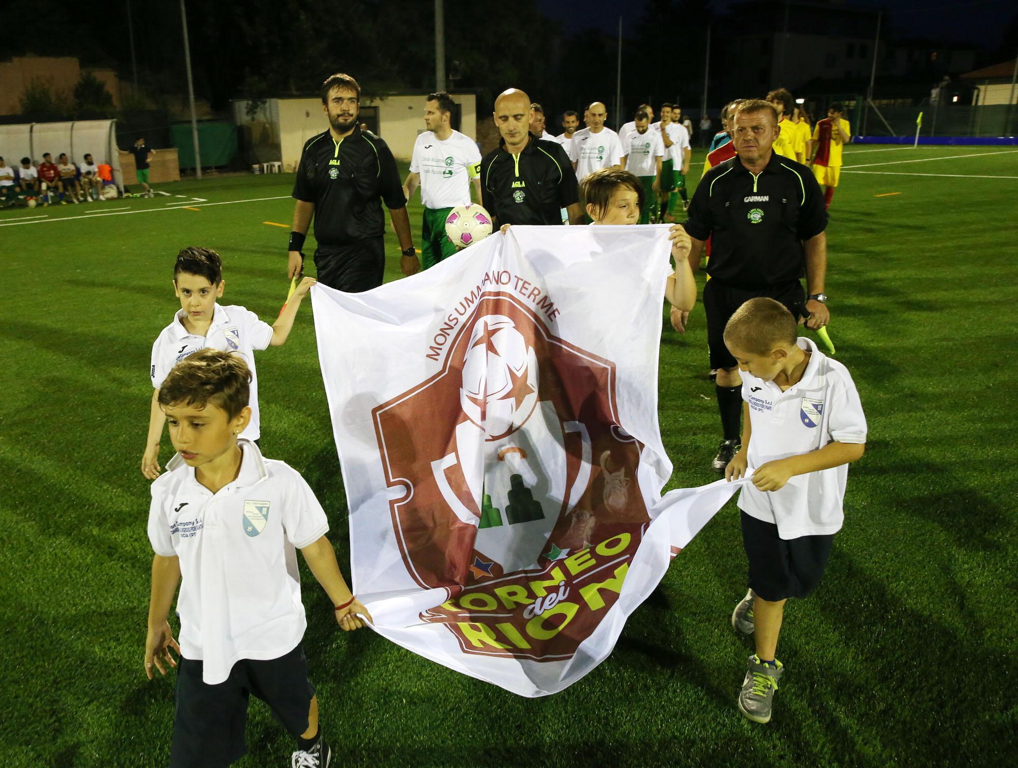 L'ingresso in campo in una partita del Torneo (foto Nucci)