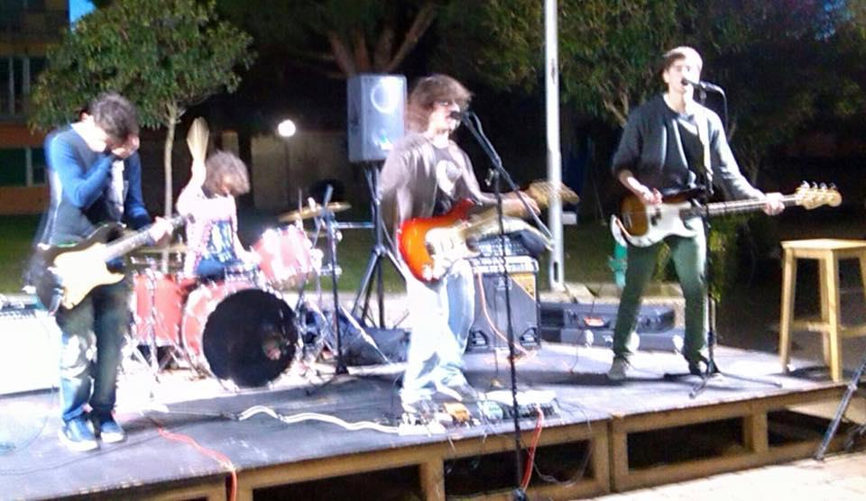 La band cecinese Leave Behind in concerto
