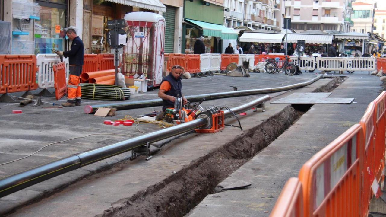 Lavori stradali per la sostituzione delle tubature del gas