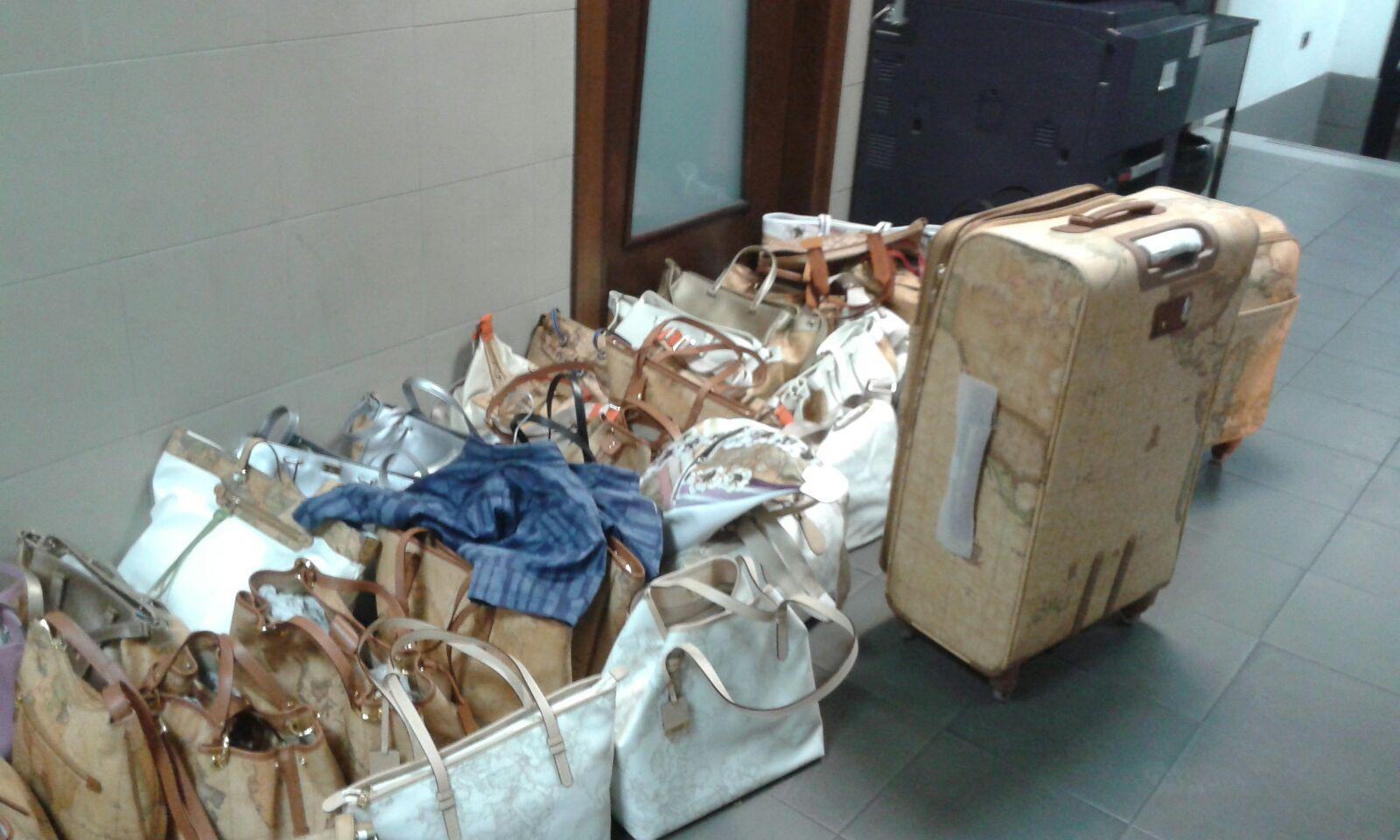 La pelletteria rubata nel corridoio della questura in attesa del proprietario