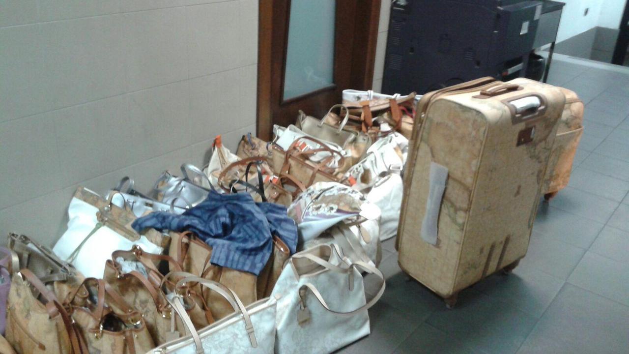 La pelletteria rubata nel corridoio della questura in attesa del proprietario