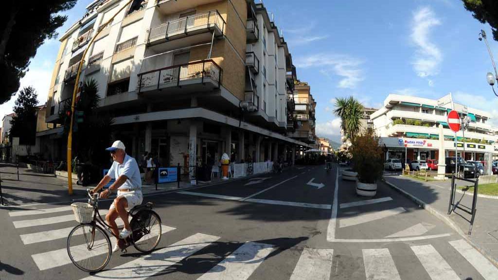 Uno scorcio di via Rinchiosa a Marina di Carrara