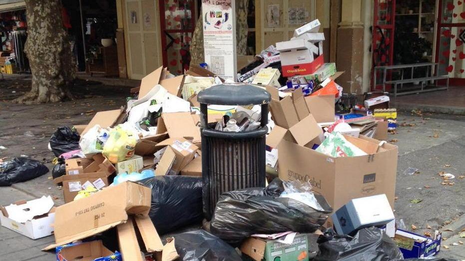 Mercato del Piazzone invaso dai cumuli