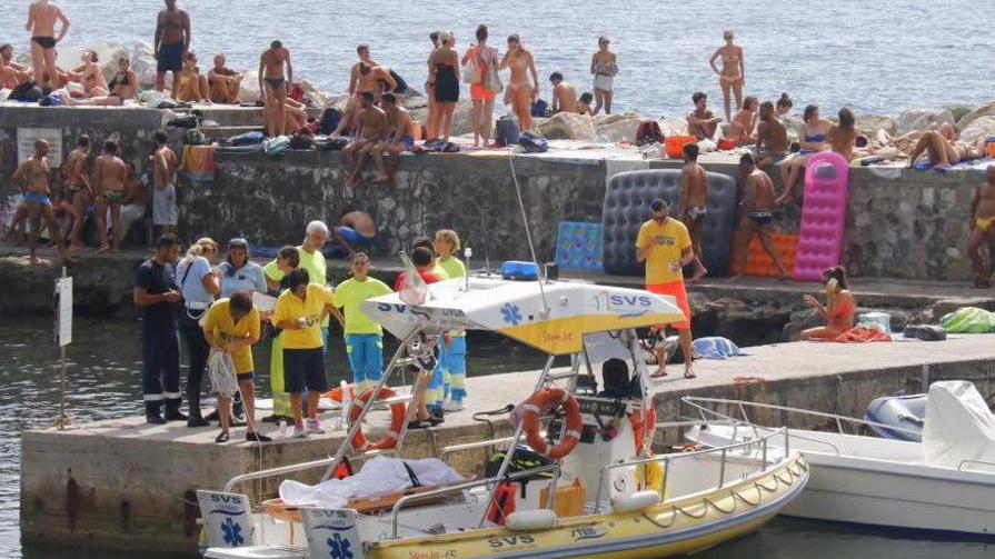 Malore fatale, inutili soccorsi nel porticciolo