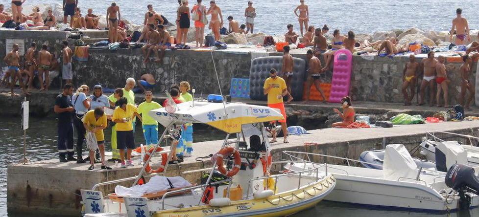 Malore mentre fa il bagno: muore a 78 anni 
