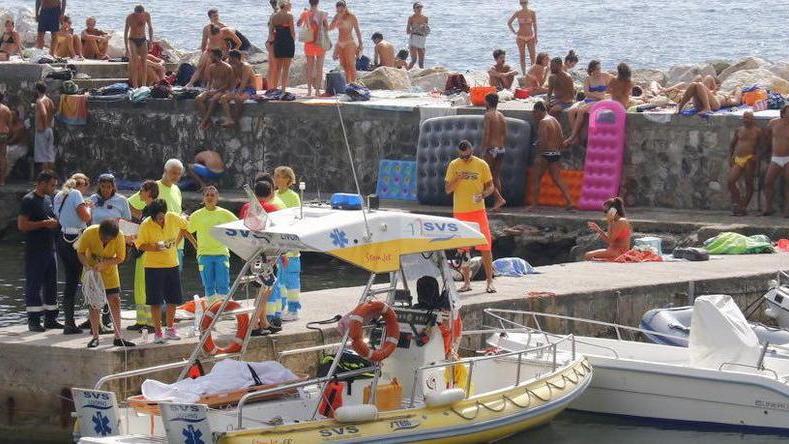 Malore mentre fa il bagno: muore a 78 anni