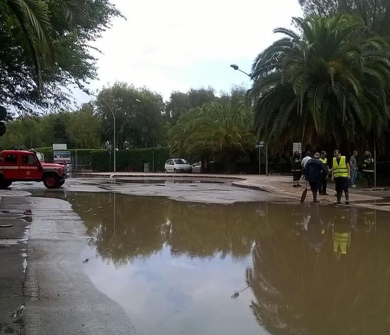 Alghero finisce sott’acqua dopo un temporale estivo 