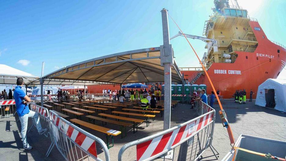 Concluso il quinto sbarco l’accoglienza è al collasso