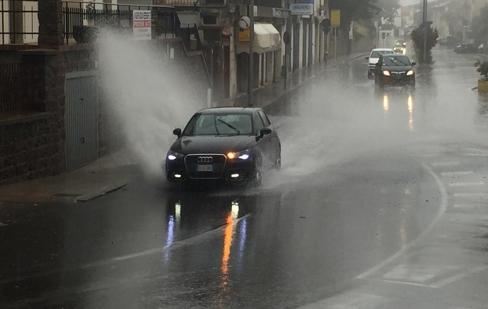 Pioggia forte e qualche allagamento in città 