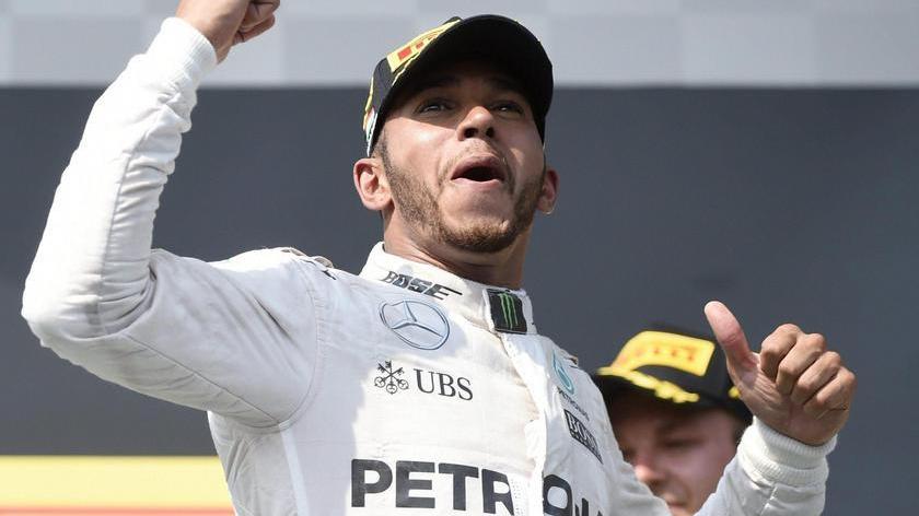 Hamilton vince e va in testa al Mondiale