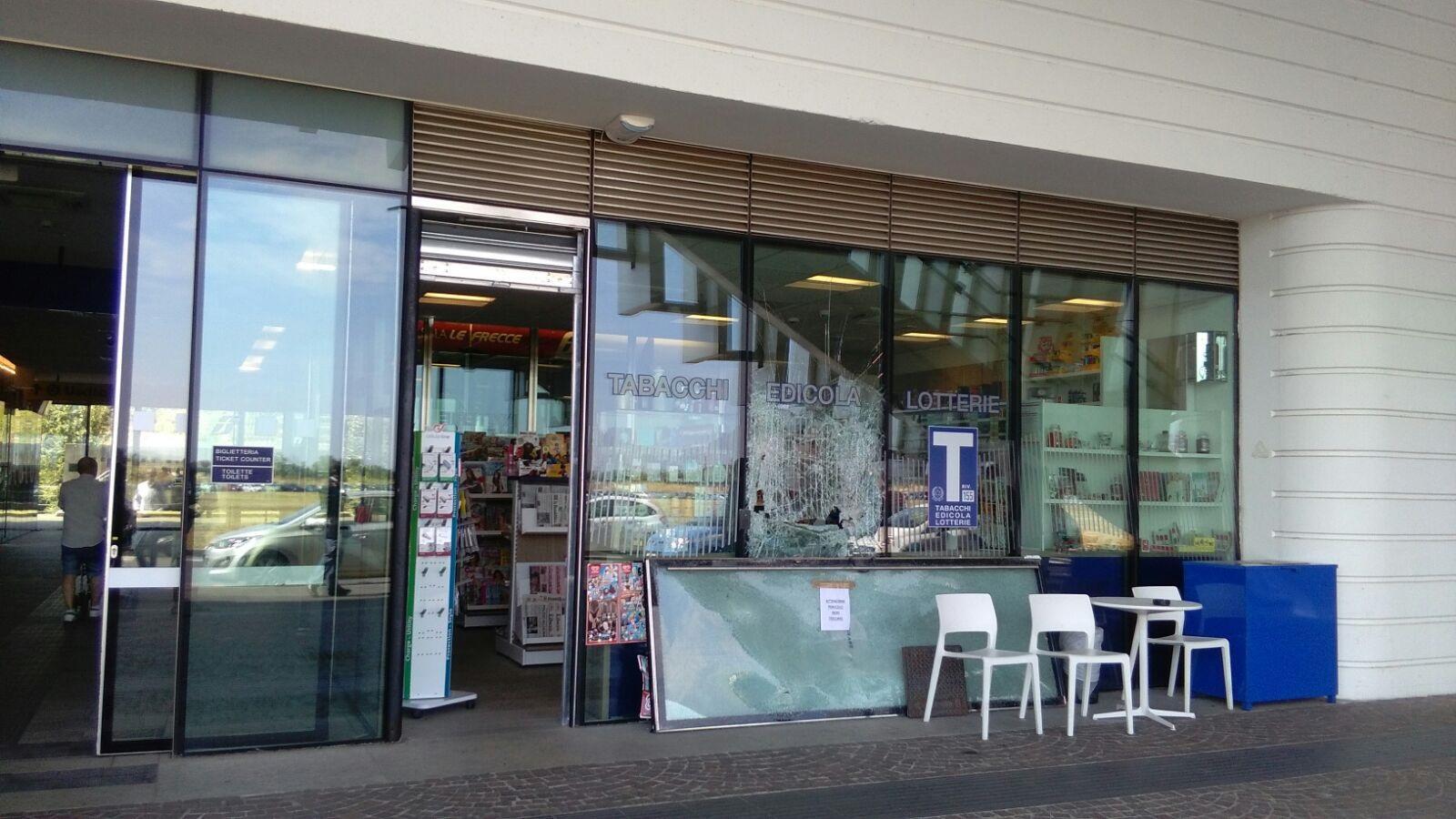 Reggio Emilia, ennesima spaccata notturna alla tabaccheria della Mediopadana