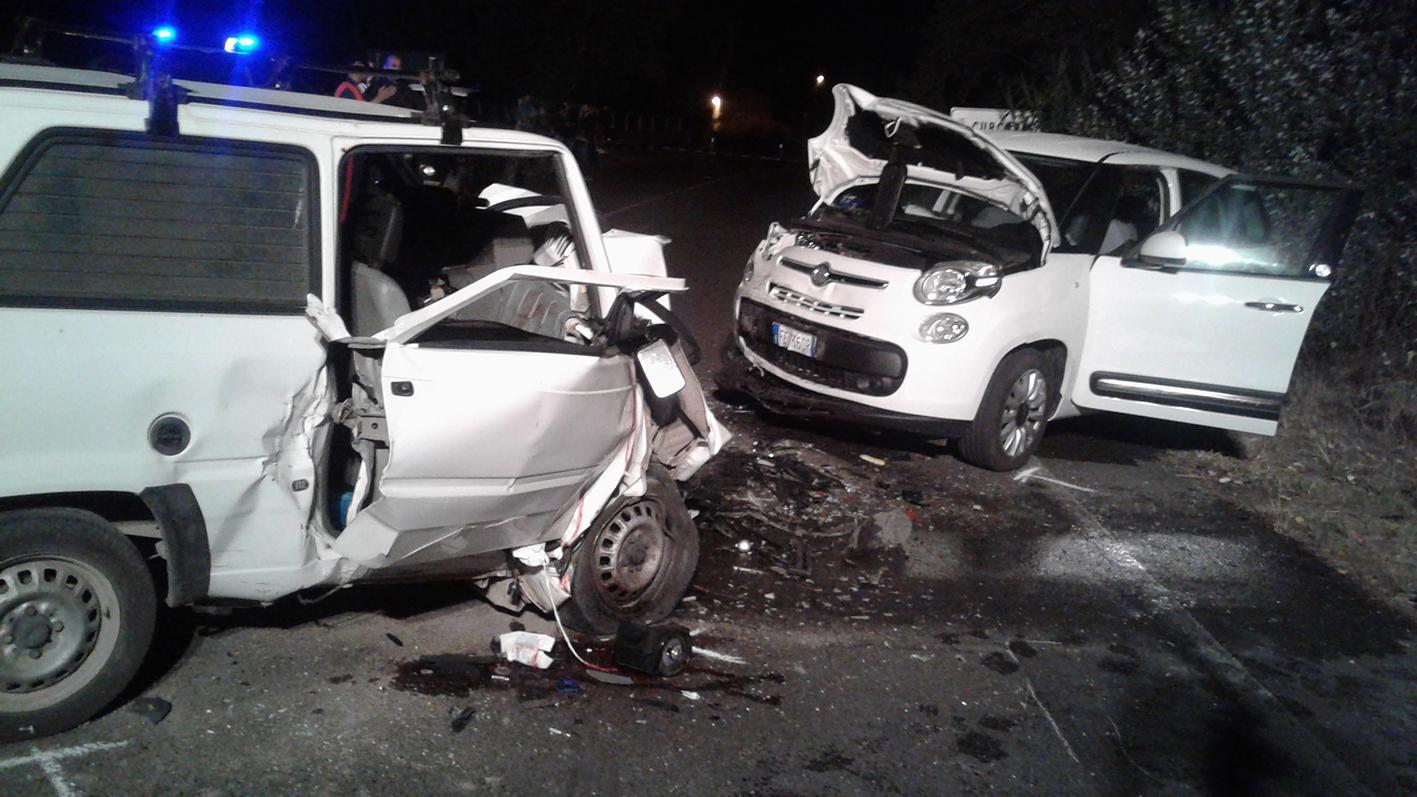 Le automobili distrutte dopo l'incidente mortale (foto di Francesco Pinna)