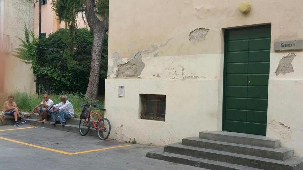 Sos bagni pubblici tutti chiusi dopo le 20