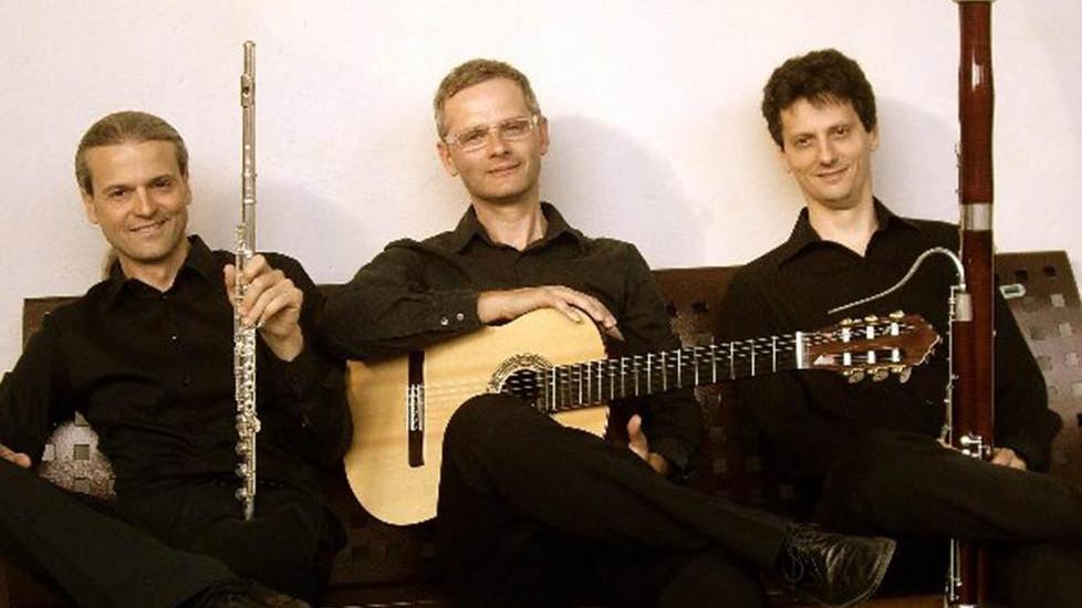 Artinscena, questa sera musica e giocoleria
