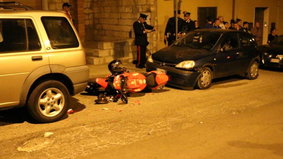 Giovane cade in moto e muore per una buca, indagato dirigente comunale