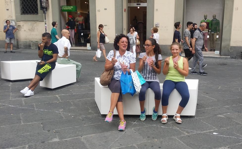 «Le panchine? Che le riportino all’Ikea» 