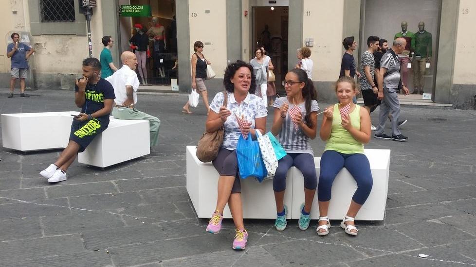 «Le panchine? Che le riportino all’Ikea»