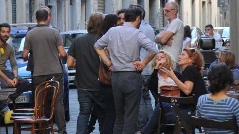 Secchiate d’acqua in testa a chi mangia in via Settesoldi