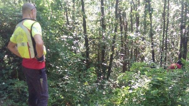 Si ribalta col trattore e muore sul colpo