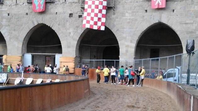 Troppa acqua in pista un breve temporale fa saltare la sfida