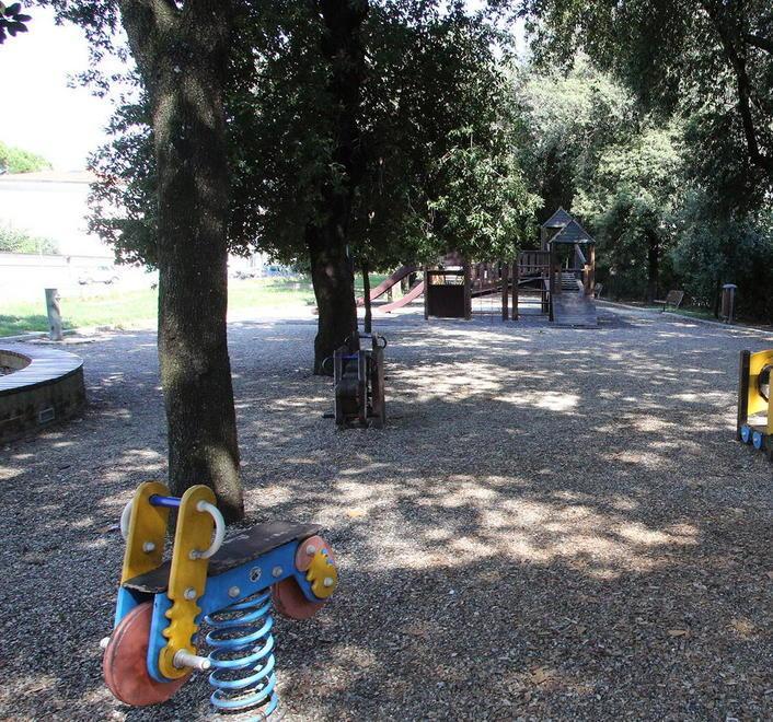 Spaccio nel giardino pubblico fermato da una volante 