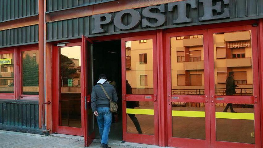 Bimbo abbandonato alla Posta dopo un litigio dei genitori
