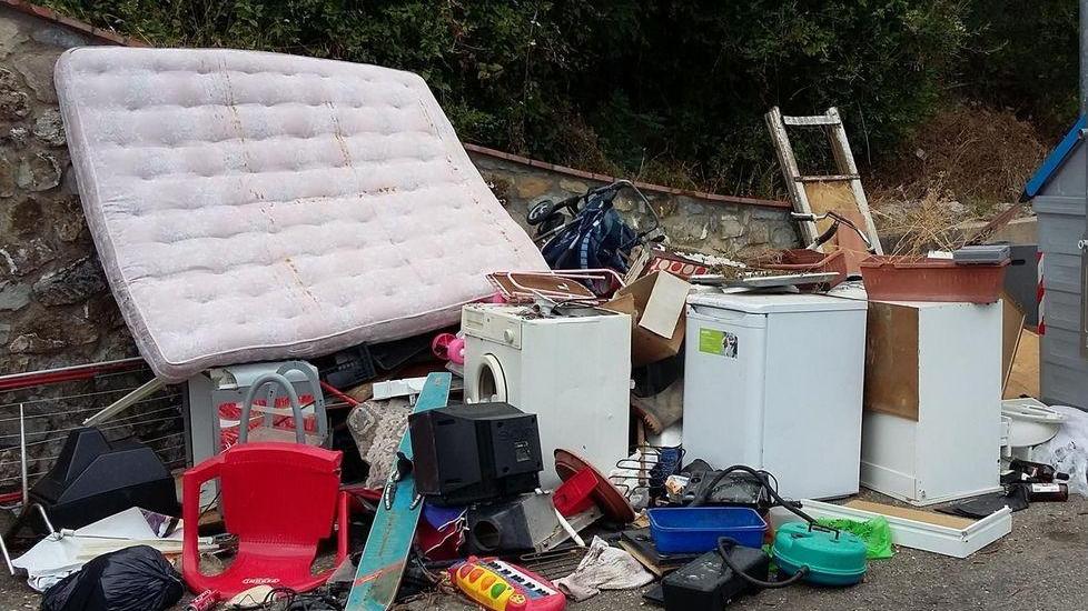Una discarica alle porte del borgo
