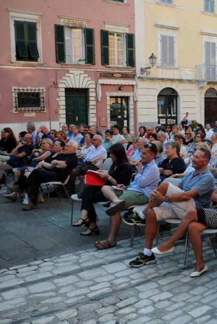 «Cucine chiuse alle 21 e 30: per noi niente cena in città» 