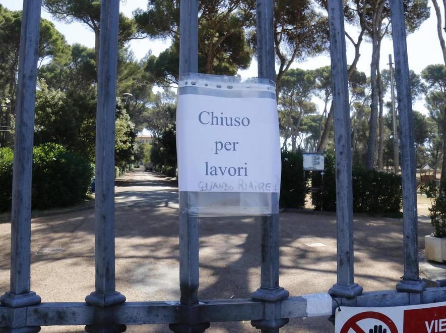 Amianto nel parco, Villa Corridi resta chiusa 