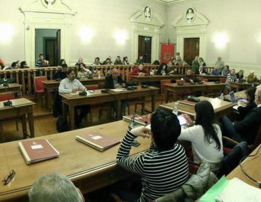 Sì all’assemblea pubblica, altolà al “partito del mattone”
