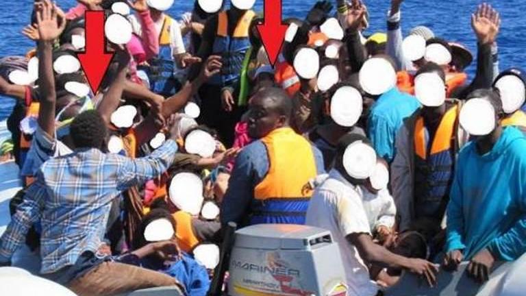 Tra i migranti sbarcati un giovane gambizzato