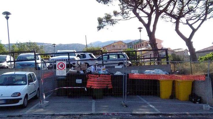 Nuova isola ecologica ma davanti all’ospedale