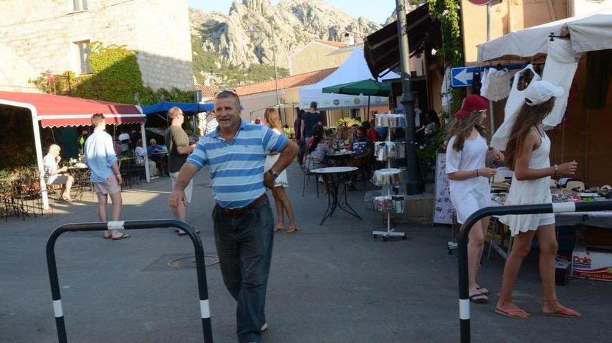 Chiusa al traffico la piazza di San Pantaleo