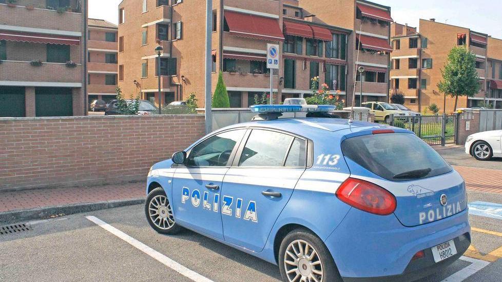 Legata e imbavagliata svuotano la cassaforte