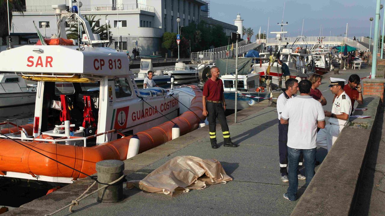Il corpo dell'uomo ritrovato nel canale Burlamacca