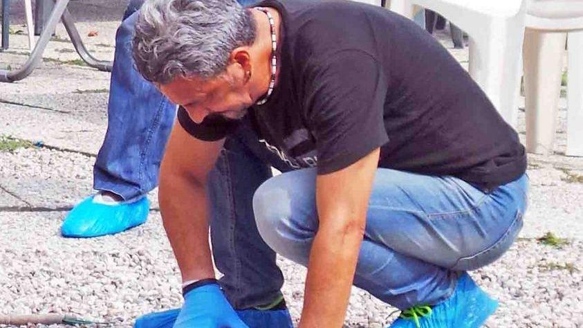 E ora è caccia all’uomo che ha fornito la pistola