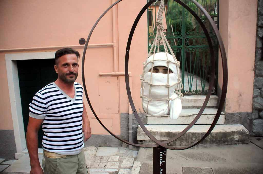 Michele Monfroni con l’opera Verità nascoste
