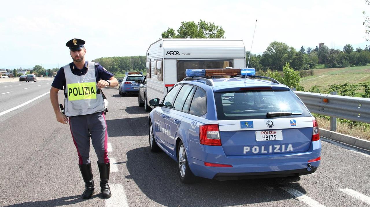 Nell'auto 63kg di droga, 4 arrestati