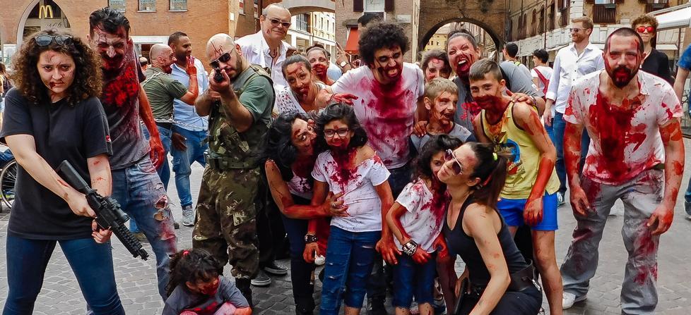 Gli zombie si preparano a invadere viale Carducci 